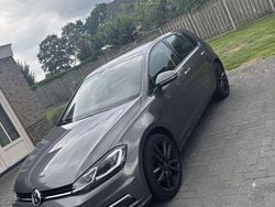 Grijs Gebruikt 2017 VW Golf VII Highline Stationwagen | € 14.499 (Iets duurder)