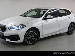 Wit Gebruikt 2023 BMW 118 Shadowline Hatchback | € 26.950 (Eerlijke prijs)