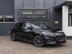Zwart Gebruikt 2018 Ford Focus ST-Line X Hatchback | € 15.950 (Iets duurder)