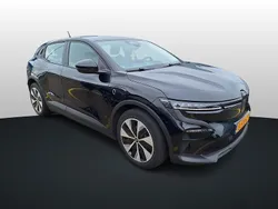 Zwart Gebruikt 2023 Renault Mégane Evolution Hatchback | € 23.945 (Eerlijke prijs)