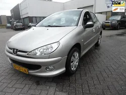Grijs Gebruikt 2005 Peugeot 206 Hatchback | € 1.150