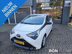 Wit Gebruikt 2020 Toyota Aygo Hatchback | € 9.650 (Goede deal)