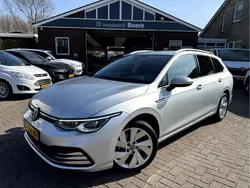Grijs, metallic lak Gebruikt 2023 VW Golf VIII Style Stationwagen | € 23.450 (Goede deal)