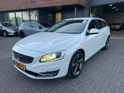Wit Gebruikt 2015 Volvo V60 Summum Stationwagen | € 6.595 (Eerlijke prijs)