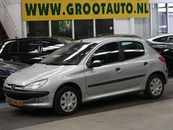 Grijs, metallic lak Gebruikt 2001 Peugeot 206 Hatchback | € 499 (Super prijs)