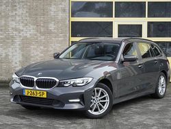 Grijs Gebruikt 2020 BMW 318 Executive Stationwagen | € 21.950 (Super prijs)