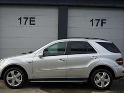 Zilver, metallic lak Gebruikt 2010 Mercedes ML300 Edition SUV | € 29.900
