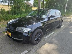 Zwart Gebruikt 2009 BMW 116 Hatchback | € 3.250 (Eerlijke prijs)