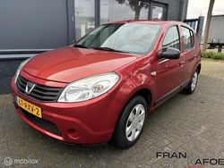 Rood, metallic lak Gebruikt 2011 Dacia Sandero Hatchback | € 2.950 (Eerlijke prijs)