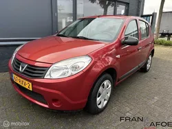 Rood, metallic lak Gebruikt 2011 Dacia Sandero Hatchback | € 3.450 (Eerlijke prijs)