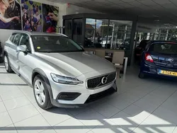 Zilver Gebruikt 2020 Volvo V60 CC Pro Stationwagen | € 18.750