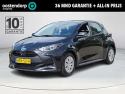 Zwart Gebruikt 2023 Toyota Yaris Hybrid Active Hatchback | € 21.950 (Eerlijke prijs)