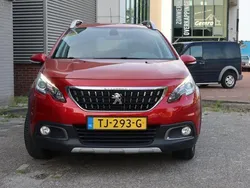 Rood Gebruikt 2018 Peugeot 2008 Allure SUV | € 9.950 (Eerlijke prijs)