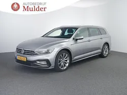 Grijs Gebruikt 2023 VW Passat Business+ Stationwagen | € 32.445 (Eerlijke prijs)