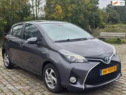 Grijs Gebruikt 2015 Toyota Yaris Hybrid Hatchback | € 7.999 (Eerlijke prijs)