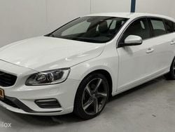 Wit, metallic lak Gebruikt 2018 Volvo V60 R-Design Stationwagen | € 16.945 (Super prijs)