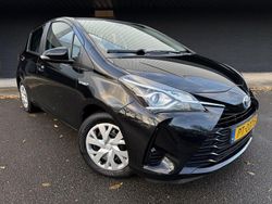 Zwart Gebruikt 2017 Toyota Yaris Hybrid Hatchback | € 12.995 (Super prijs)
