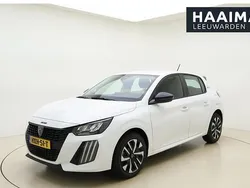 Wit Nieuw 2025 Peugeot 208 Style Hatchback | € 25.950 (Super prijs)