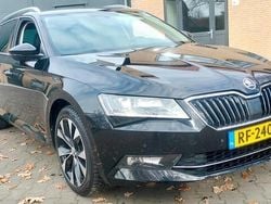Zwart (metallic) Gebruikt 2017 Skoda Superb Business Line Stationwagen | € 15.499 (Goede deal)
