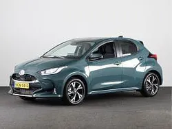 Forest green metallic (groen metallic) Gebruikt 2025 Toyota Yaris Comfort Hatchback | € 30.445 (Duur)