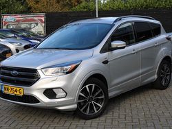 Grijs Gebruikt 2017 Ford Kuga ST-Line SUV | € 15.995 (Eerlijke prijs)