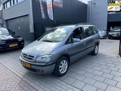 Grijs, metallic lak Gebruikt 2004 Opel Zafira Elegance MPV | € 1.999 (Eerlijke prijs)