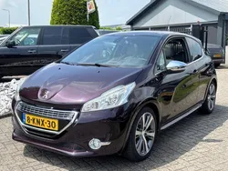 Paars, metallic lak Gebruikt 2013 Peugeot 208 Hatchback | € 8.950 (Iets duurder)