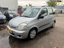 Grijs Gebruikt 2004 Toyota Yaris Verso Sol MPV | € 2.450 (Eerlijke prijs)
