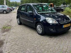 Blauw Gebruikt 2006 Ford Fiesta Ghia Hatchback | € 1.499 (Eerlijke prijs)