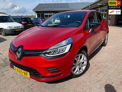 Rood Gebruikt 2020 Renault Clio V Zen Hatchback | € 12.950 (Eerlijke prijs)