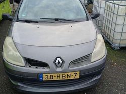 Grijs Gebruikt 2008 Renault Clio GrandTour Expression Stationwagen | € 600 (Goede deal)
