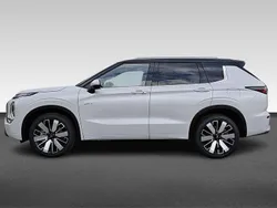 Wit Nieuw 2025 Mitsubishi Outlander P-HEV Instyle SUV | € 62.930 (Eerlijke prijs)