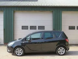 Zwart Gebruikt 2016 Opel Meriva Cosmo MPV | € 6.950 (Goede deal)