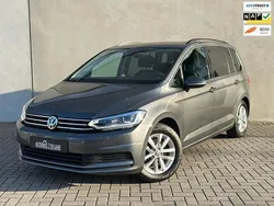 Grijs, metallic lak Gebruikt 2016 VW Touran Highline MPV | € 18.450 (Iets duurder)