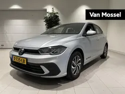 Grijs, metallic lak Gebruikt 2023 VW Polo Life Hatchback | € 21.900 (Eerlijke prijs)