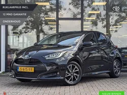 Zwart Gebruikt 2023 Toyota Yaris Hybrid Hatchback | € 22.495 (Eerlijke prijs)