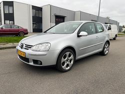 Grijs Gebruikt 2006 VW Golf V Hatchback | € 2.450 (Eerlijke prijs)