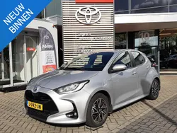 Grijs Gebruikt 2020 Toyota Yaris Hybrid Edition Hatchback | € 19.400 (Goede deal)