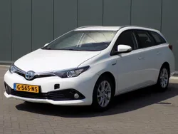 Wit Gebruikt 2016 Toyota Auris Business Edition Hatchback | € 12.250 (Eerlijke prijs)