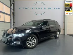 Zwart Gebruikt 2023 VW Passat Business Stationwagen | € 25.399 (Goede deal)