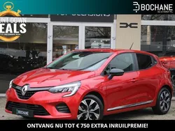 Rouge flamme (nnp) Gebruikt 2023 Renault Clio V Evolution Hatchback | € 16.400 (Goede deal)
