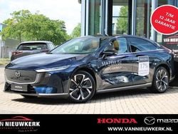 Deep chrysthal blue (blauw mica) Nieuw 2025 Mazda 6e Takumi-Line Hatchback | € 45.400 (Eerlijke prijs)