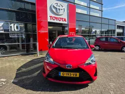 Rood Gebruikt 2019 Toyota Yaris Hybrid Active Hatchback | € 16.599 (Eerlijke prijs)
