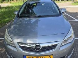 Grijs Gebruikt 2011 Opel Astra Cosmo Stationwagen | € 3.999 (Iets duurder)