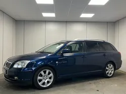 Blauw Gebruikt 2004 Toyota Avensis Executive Stationwagen | € 5.350 (Duur)