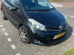 Zwart Gebruikt 2011 Toyota Yaris Hatchback | € 4.100 (Eerlijke prijs)