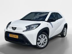 Wit Gebruikt 2024 Toyota Aygo Play Hatchback | € 16.799 (Eerlijke prijs)
