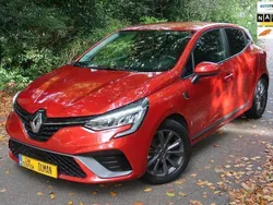 Rood, metallic lak Gebruikt 2020 Renault Clio V RS Line Hatchback | € 15.750 (Duur)