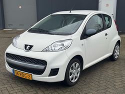 Wit Gebruikt 2011 Peugeot 107 Hatchback | € 2.950 (Iets duurder)