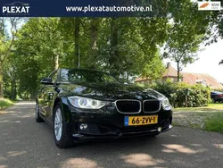 Zwart Gebruikt 2013 BMW 320 Luxury Line Sedan | € 13.945 (Eerlijke prijs)